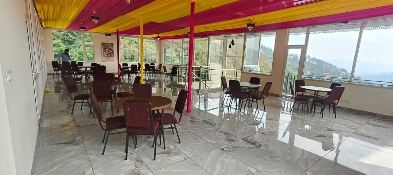Restaurant and banquet hall with valley views at Shandil's Inn