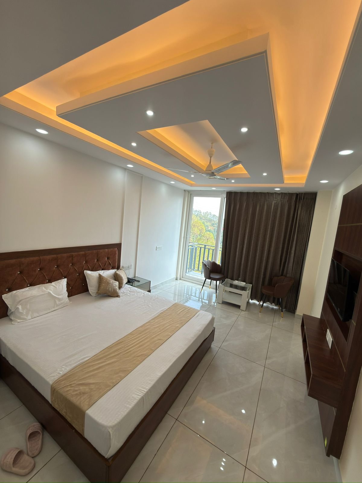 Luxury Suite at Shandil's Inn, Shoghi Shimla