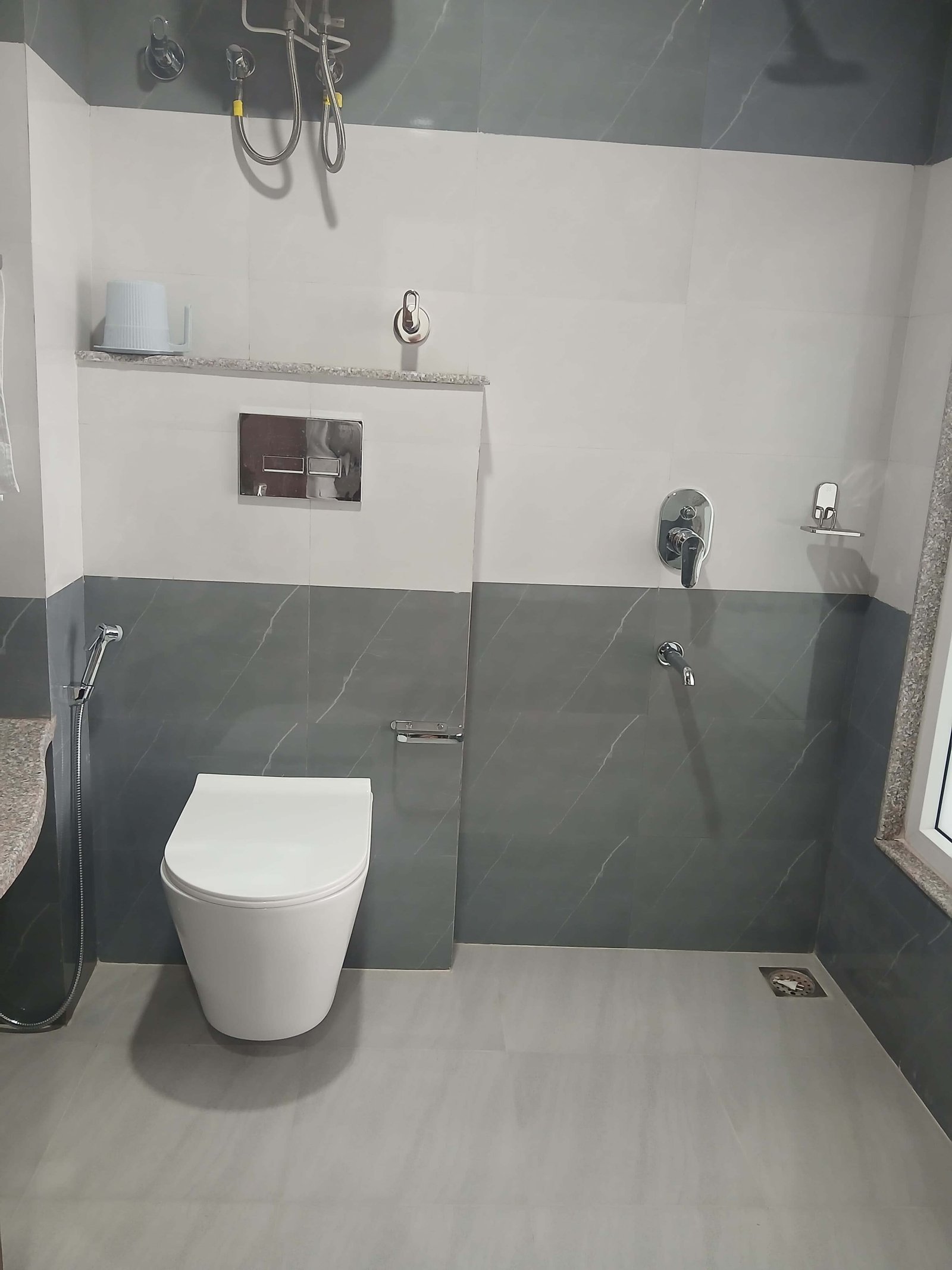 Modern en-suite bathroom at Shandil's Inn, Shoghi